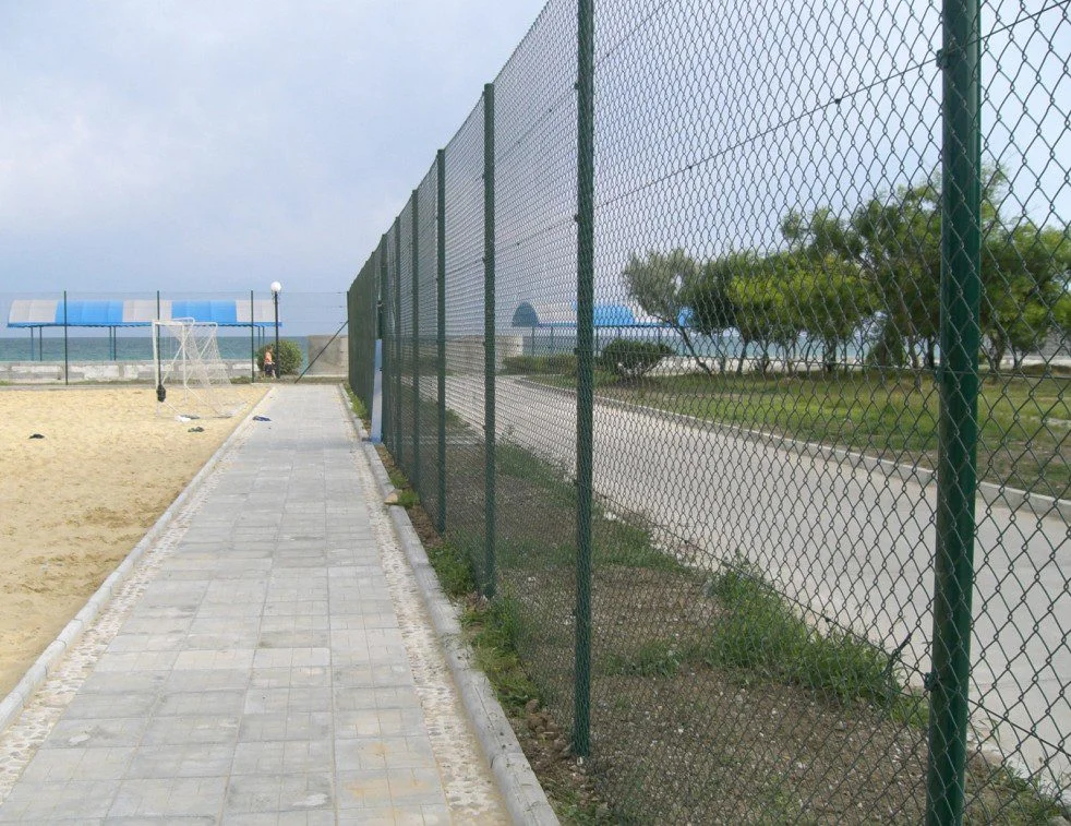Chain-Link-Fence-Play-Area-Chain-Link-Fence-Ground-Chain-Link-Fence-1