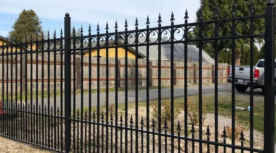 Palisade fencing